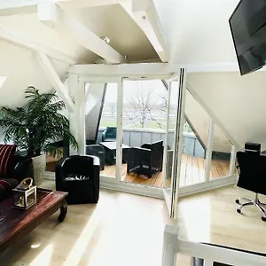 https://luxury-rooftop-loft-with-river-view-10min-to-city.dortmundhotels.net
